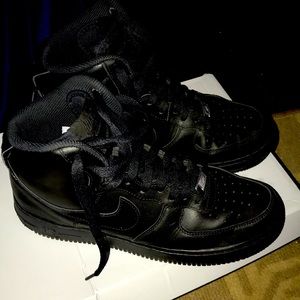 these are mens black high top air forces, they are a little creased but not much